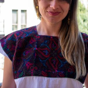 Blouse brodée au point de croix
