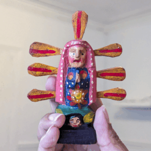Virgencita en bois avec une auréole