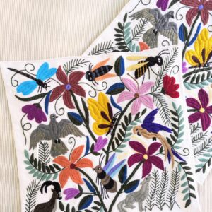 Housse de coussin brodée blanc